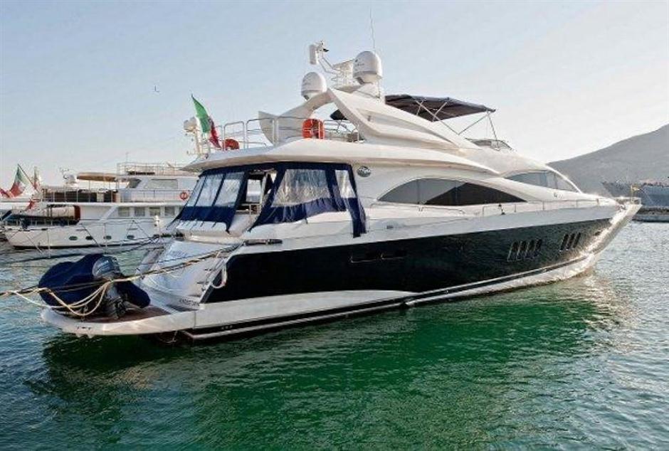 Sunseeker 90 Yacht, Flybridge, Cabin 4, 2017, Ref YT7972
